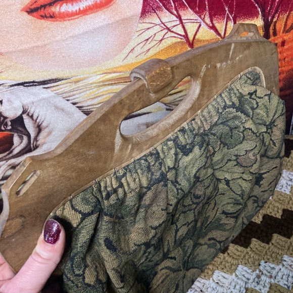 vintage 40s 50s tapestry handbag w/ unique wooden handle - Picture 3 of 7